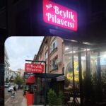 Totem tabelalar (pilon tabelalar), genellikle zemine dikilen, büyük ve yüksek taşıyıcı konstrüksiyon üzerine yerleştirilen tabelalardır.