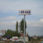 Totem tabelalar (pilon tabelalar), genellikle zemine dikilen, büyük ve yüksek taşıyıcı konstrüksiyon üzerine yerleştirilen tabelalardır.