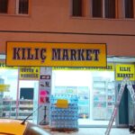 Vinil germe tabelalar, alüminyum ya da metal çerçeve konstrüksiyon üzerine branda (vinil) malzemenin gerilerek monte edilmesi ile yapılan tabela sistemleridir.