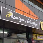 Vinil germe tabelalar, alüminyum ya da metal çerçeve konstrüksiyon üzerine branda (vinil) malzemenin gerilerek monte edilmesi ile yapılan tabela sistemleridir.