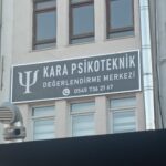 Vinil germe tabelalar, alüminyum ya da metal çerçeve konstrüksiyon üzerine branda (vinil) malzemenin gerilerek monte edilmesi ile yapılan tabela sistemleridir.